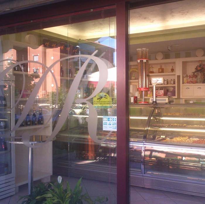 Dolciaria De Rosa Pasticceria Romanina