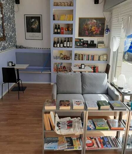 Blue Room libreria caffetteria a Roma zona Tuscolano