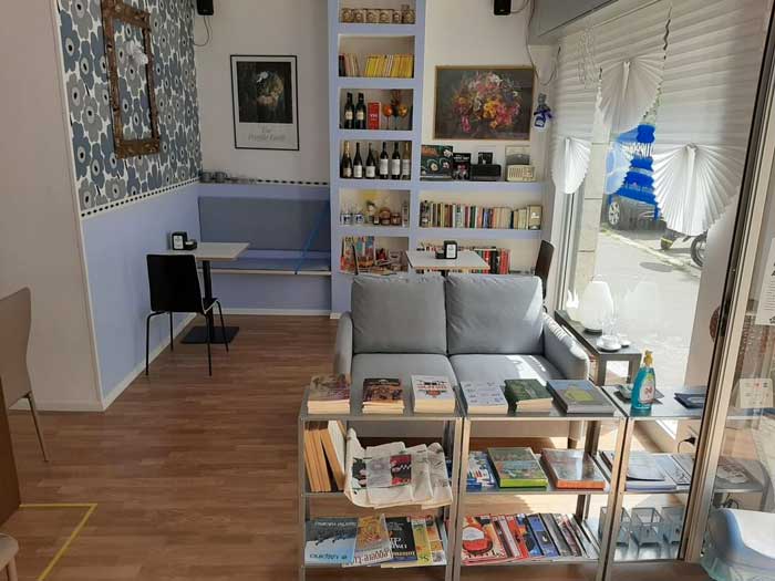 Blue Room libreria caffetteria a Roma zona Tuscolano